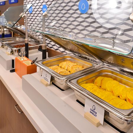 Holiday Inn Express & Suites - Detroit North - Roseville By Ihg Bagian luar foto