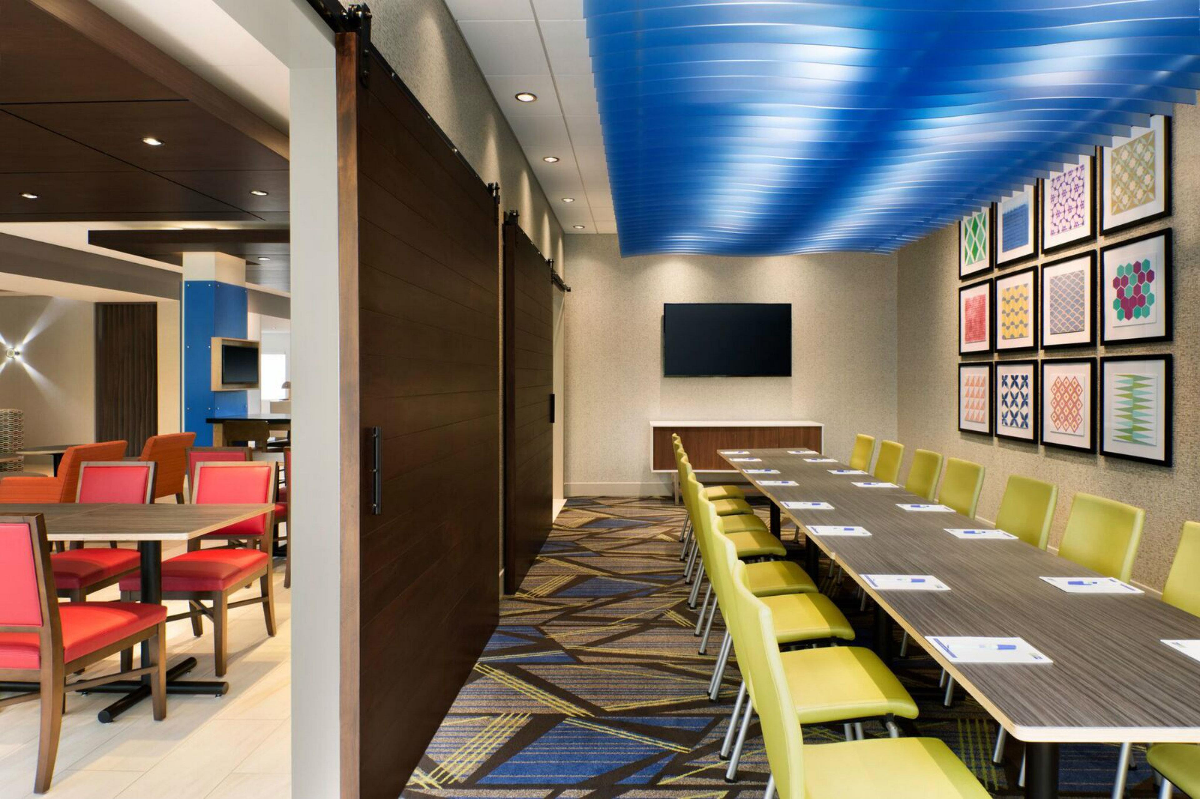 Holiday Inn Express & Suites - Detroit North - Roseville By Ihg Bagian luar foto