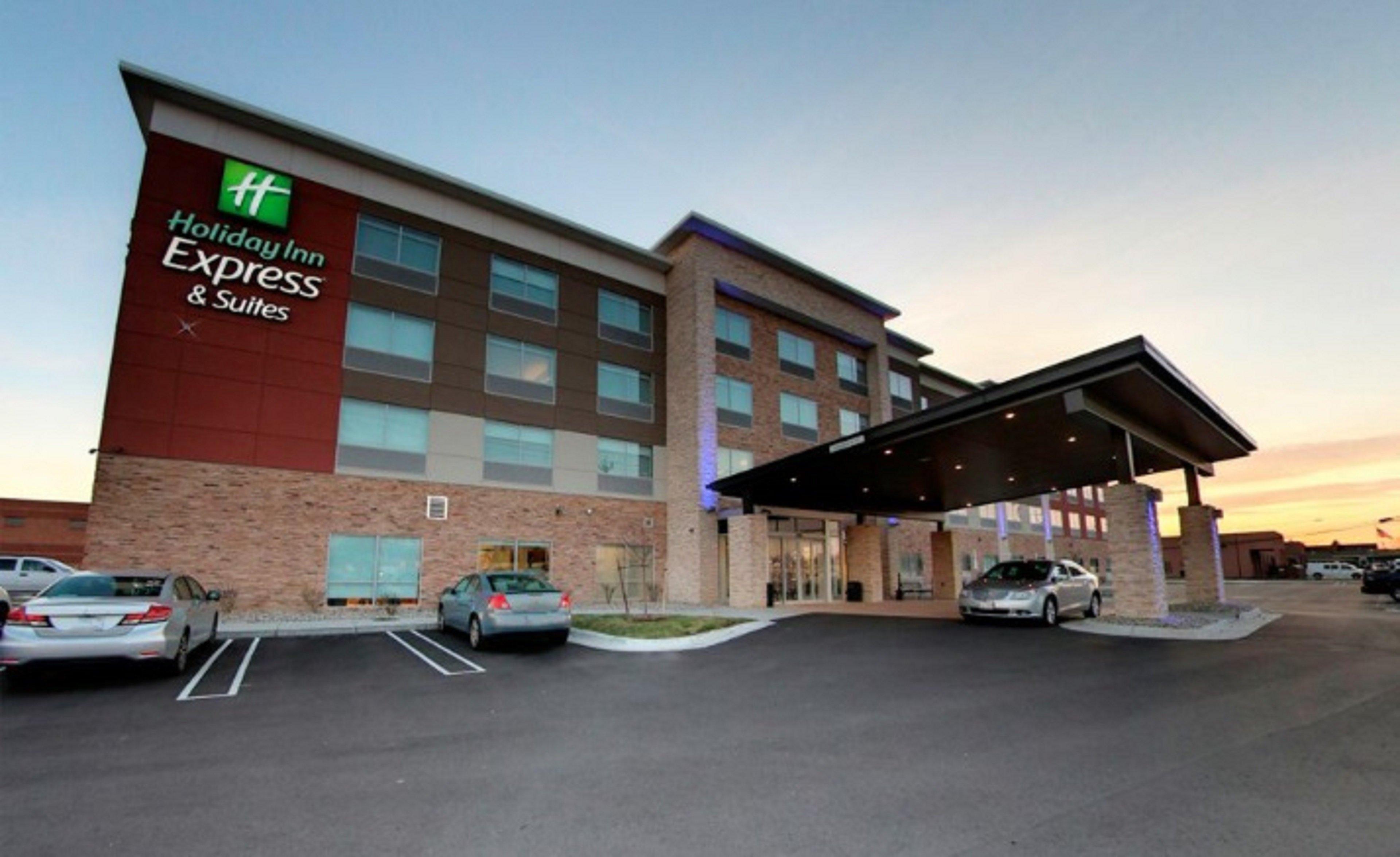 Holiday Inn Express & Suites - Detroit North - Roseville By Ihg Bagian luar foto