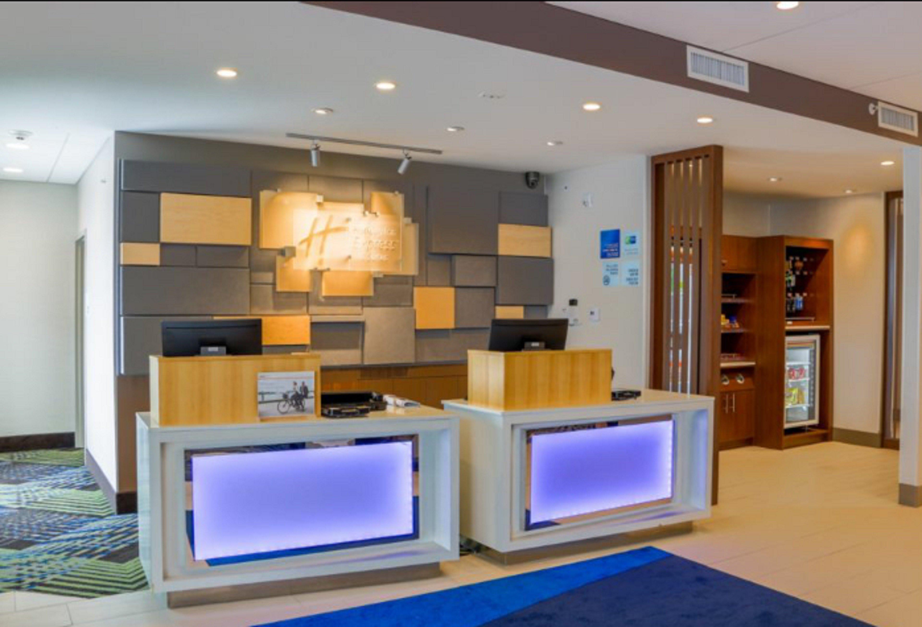 Holiday Inn Express & Suites - Detroit North - Roseville By Ihg Bagian luar foto