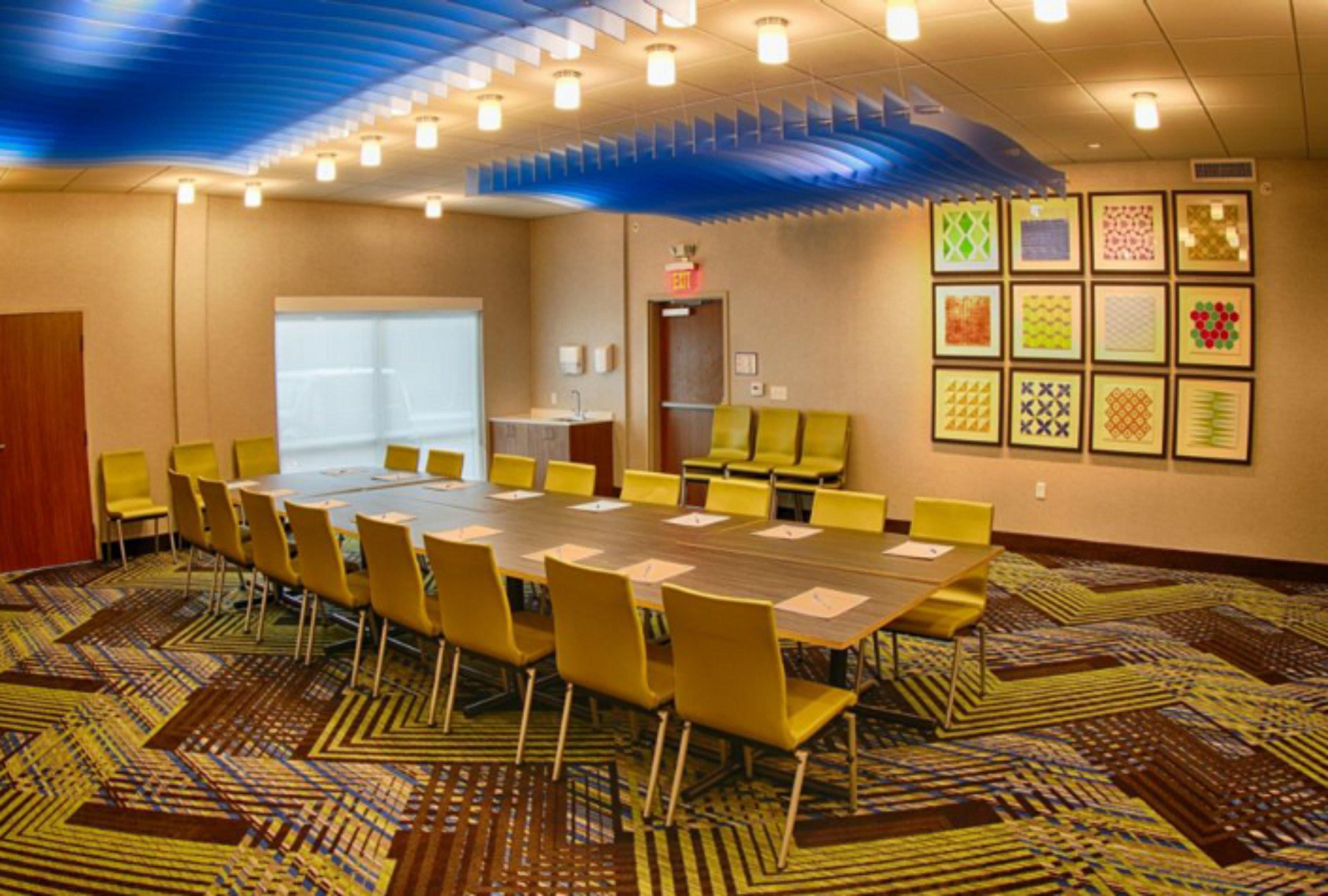Holiday Inn Express & Suites - Detroit North - Roseville By Ihg Bagian luar foto