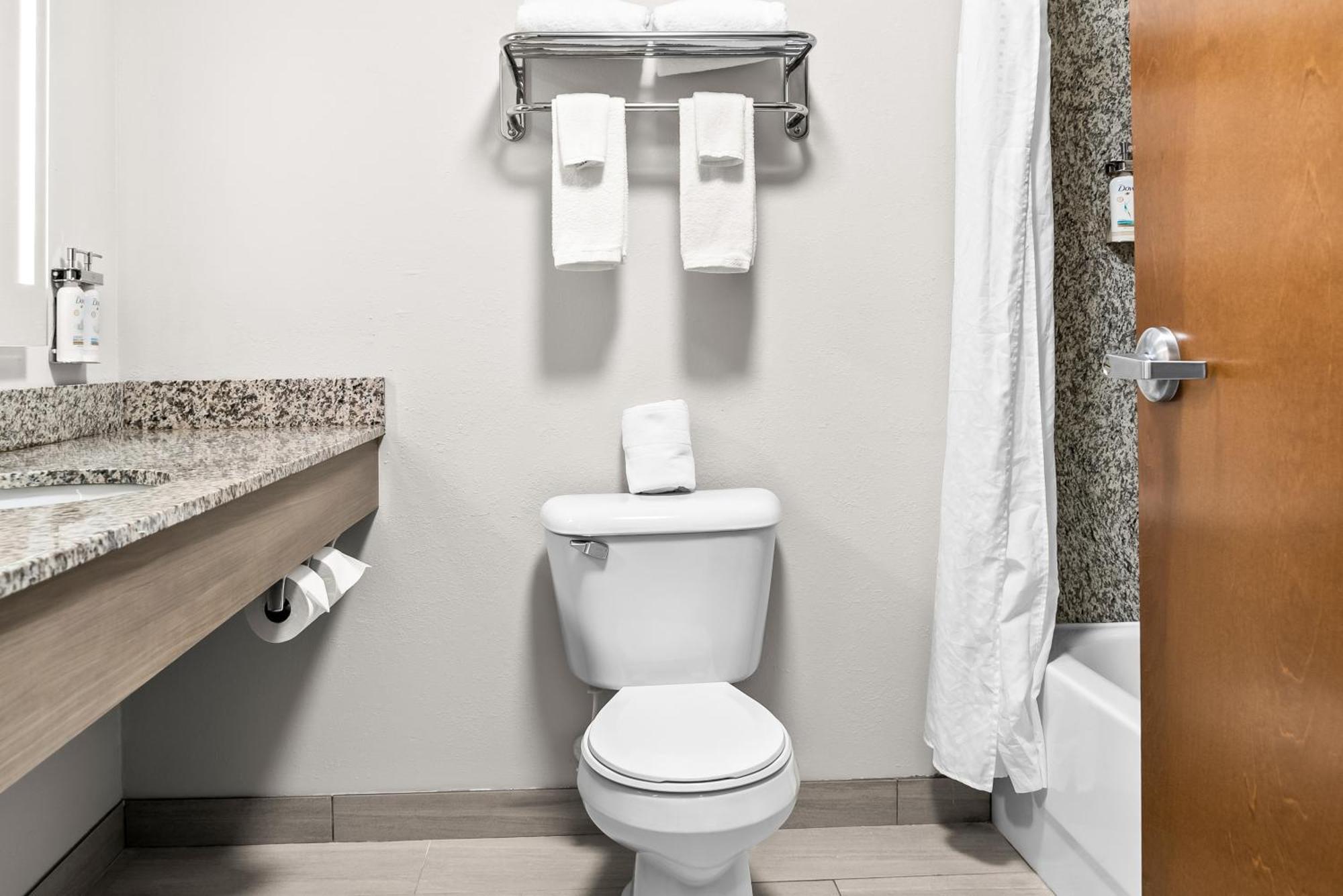 Holiday Inn Express & Suites - Detroit North - Roseville By Ihg Bagian luar foto