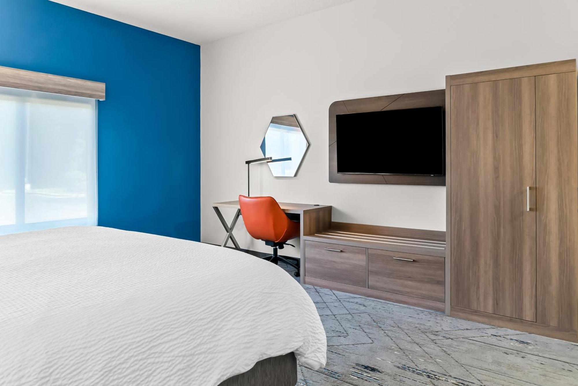 Holiday Inn Express & Suites - Detroit North - Roseville By Ihg Bagian luar foto