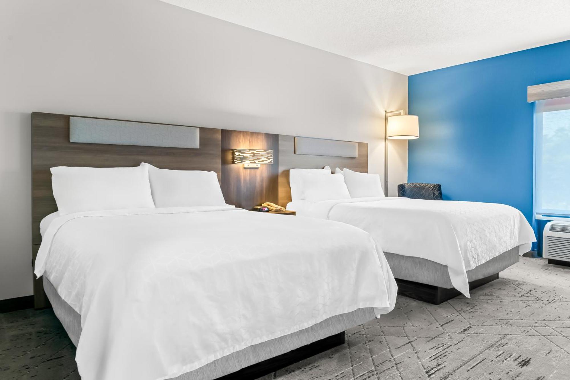 Holiday Inn Express & Suites - Detroit North - Roseville By Ihg Bagian luar foto