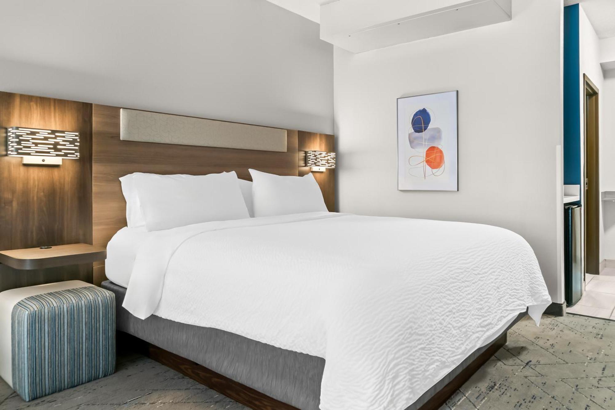 Holiday Inn Express & Suites - Detroit North - Roseville By Ihg Bagian luar foto