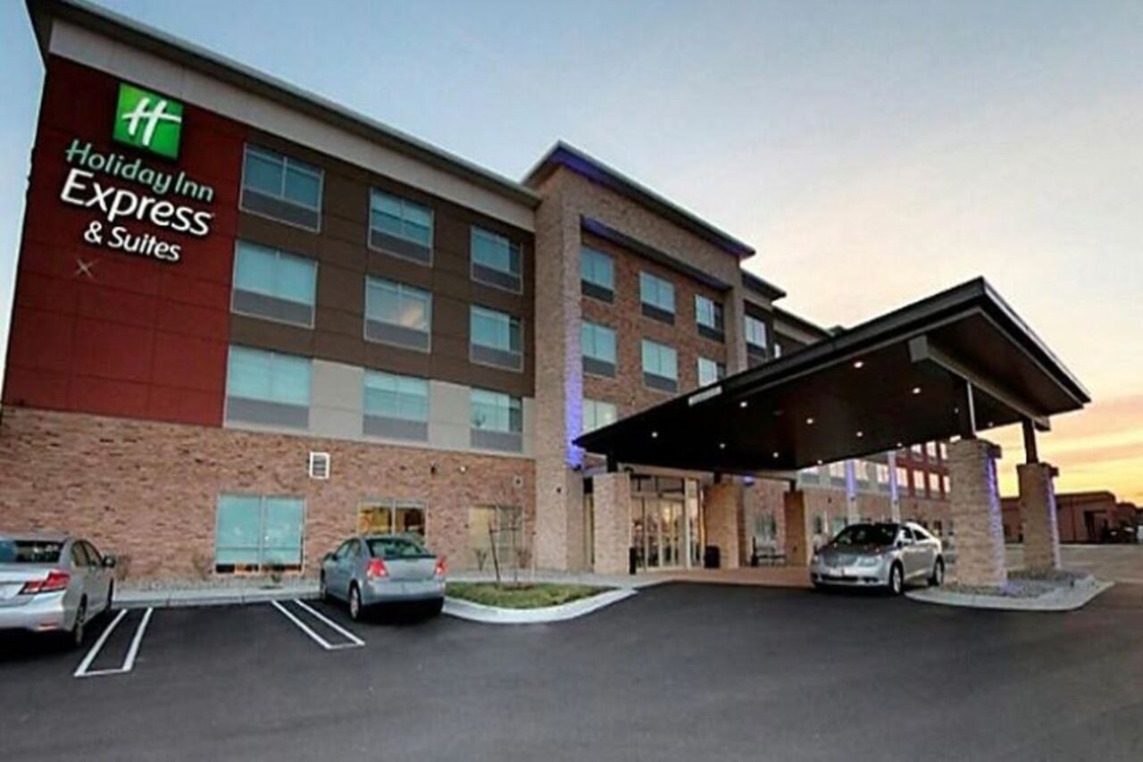 Holiday Inn Express & Suites - Detroit North - Roseville By Ihg Bagian luar foto