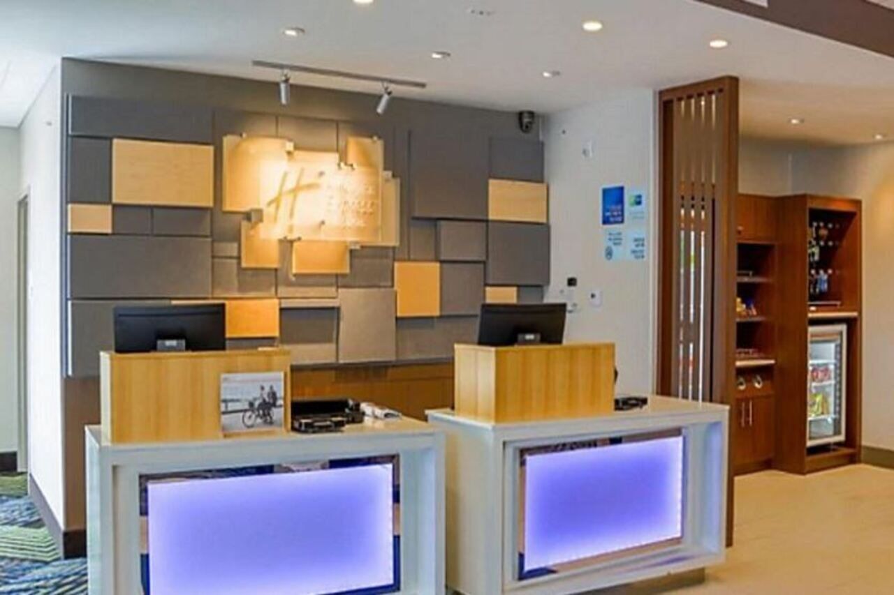 Holiday Inn Express & Suites - Detroit North - Roseville By Ihg Bagian luar foto