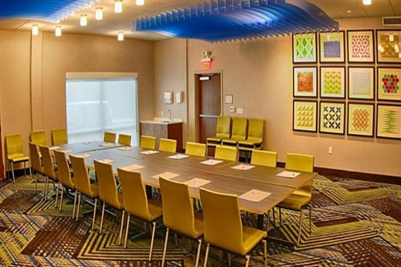 Holiday Inn Express & Suites - Detroit North - Roseville By Ihg Bagian luar foto